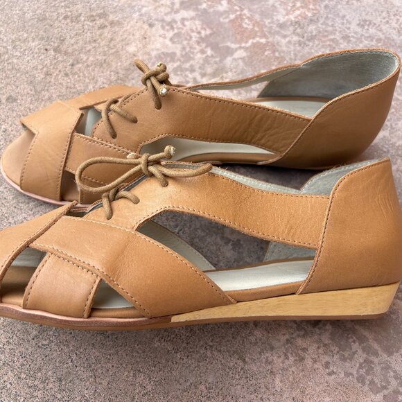 Bird of Flight Sandal - Picture 2 of 6